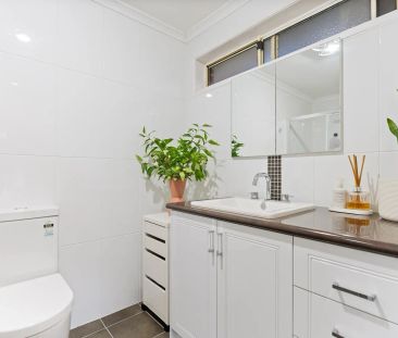 Where Family Comfort Meets Effortless Style - Photo 4