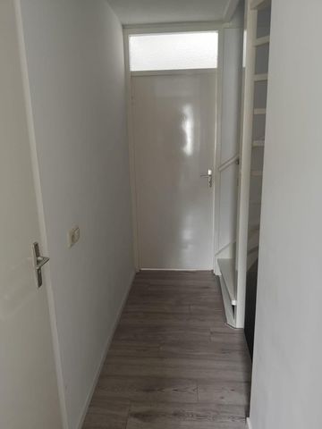 Te huur: Appartement Sneeuwklokjestraat in Almere - Photo 2