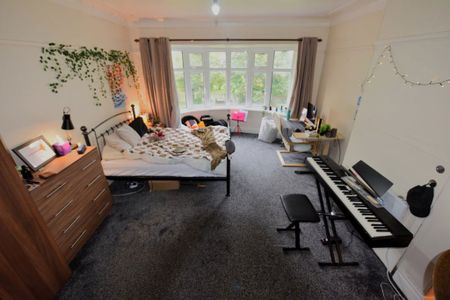 2 bedroom Flat in Otley Road, Leeds - Photo 5