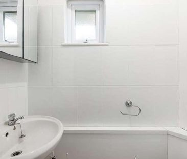 Drake Avenue, Bath, BA2 - Photo 3