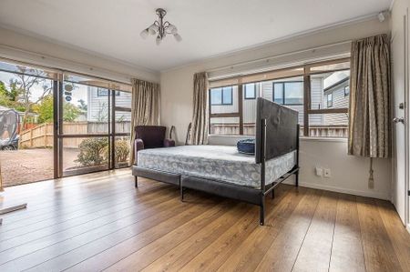 Charming 4BR Beachside Retreat! - Photo 2