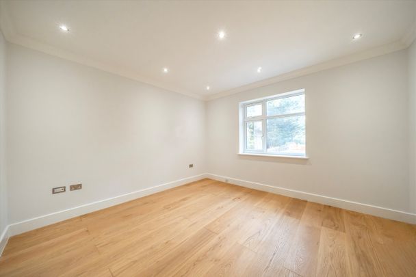 Chatsworth Road, North West London, NW2, London - Photo 1