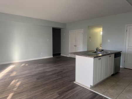 For Lease - 190 Hornchurch Lane Unit# B, Barrhaven, Ontario - Photo 5