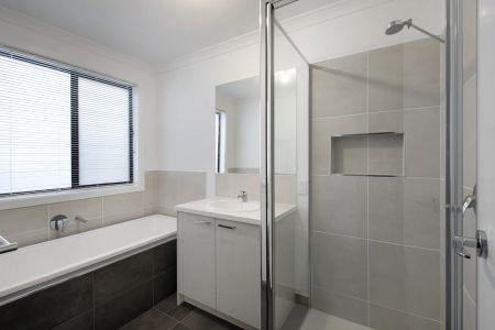 Modern family home in popular Huntly - Photo 4