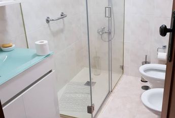 Arrendo quartos num apartamento de estudantes trabalhadores