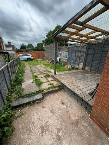 1 bedroom in a house share to rent - Photo 3
