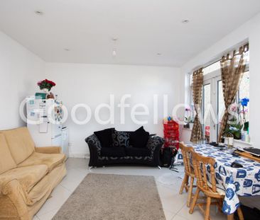 4 bedroom semi-detached house to rent - Photo 4