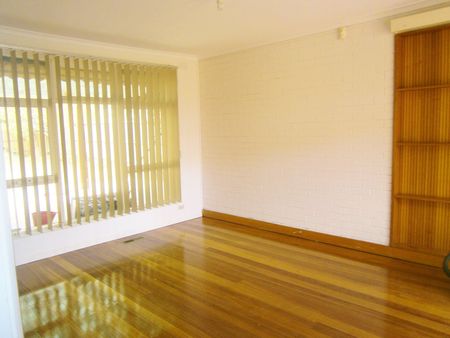 3 BEDROOM FAMILY HOME - Photo 5