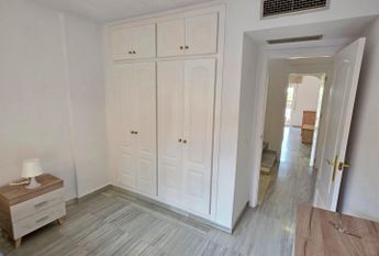 LONG TERM RENTAL IN LA CARIHUELA 3 BEDROOMS, AND PRIVATE PARKNG – tor501ts