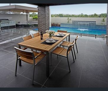 Impressive Family Home With Pool, Theatre Room & Exceptional Entert... - Photo 5