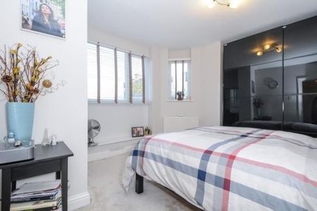 2 Bed Flat, London, SE23 - Photo 3