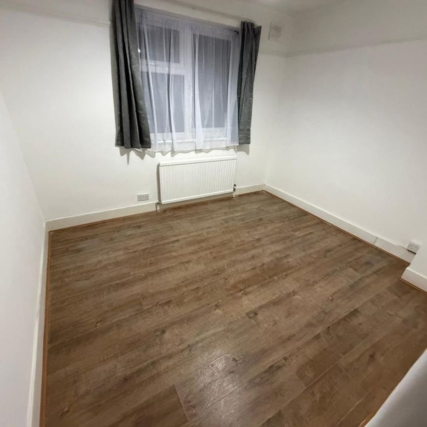 4 Bed Detached House, Leader Avenue, E12 - Photo 1