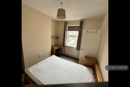 3 bedroom semi-detached house to rent - Photo 5