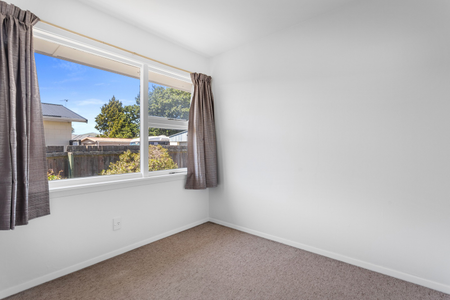 Comfortable 3-Bedroom Home – Lawns Included! Halswell - Photo 3