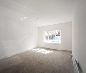 4 bedroom semi-detached house to rent - Photo 2
