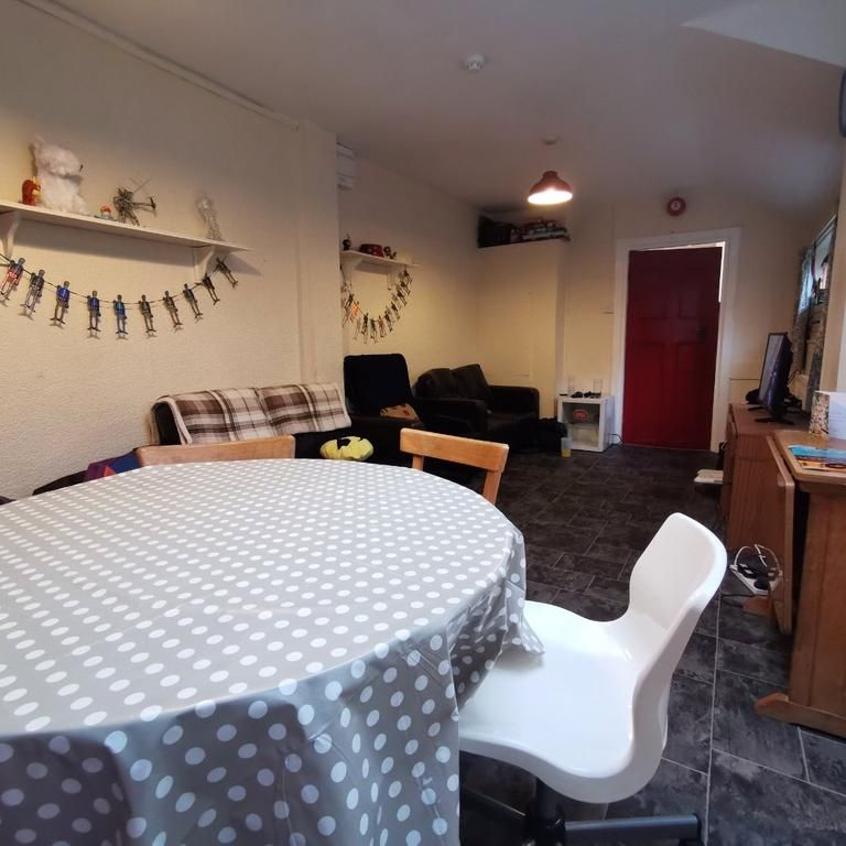 5 bedroom house to rent - Photo 1