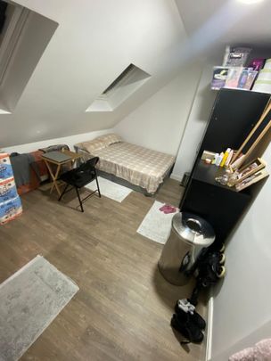 Room in a Shared House, Hobart Gardens, CR7 - Photo 1