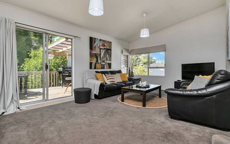 Property Management10 Regency Place, Sunnynook - House for Rent - Photo 2