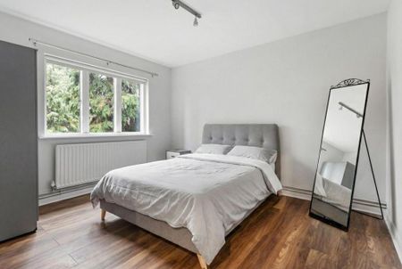 3 bedroom flat to rent - Photo 3