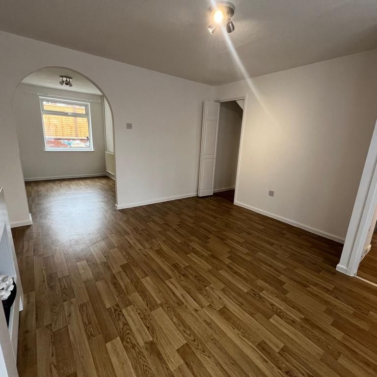 3 bedroom end of terrace house to rent - Photo 1