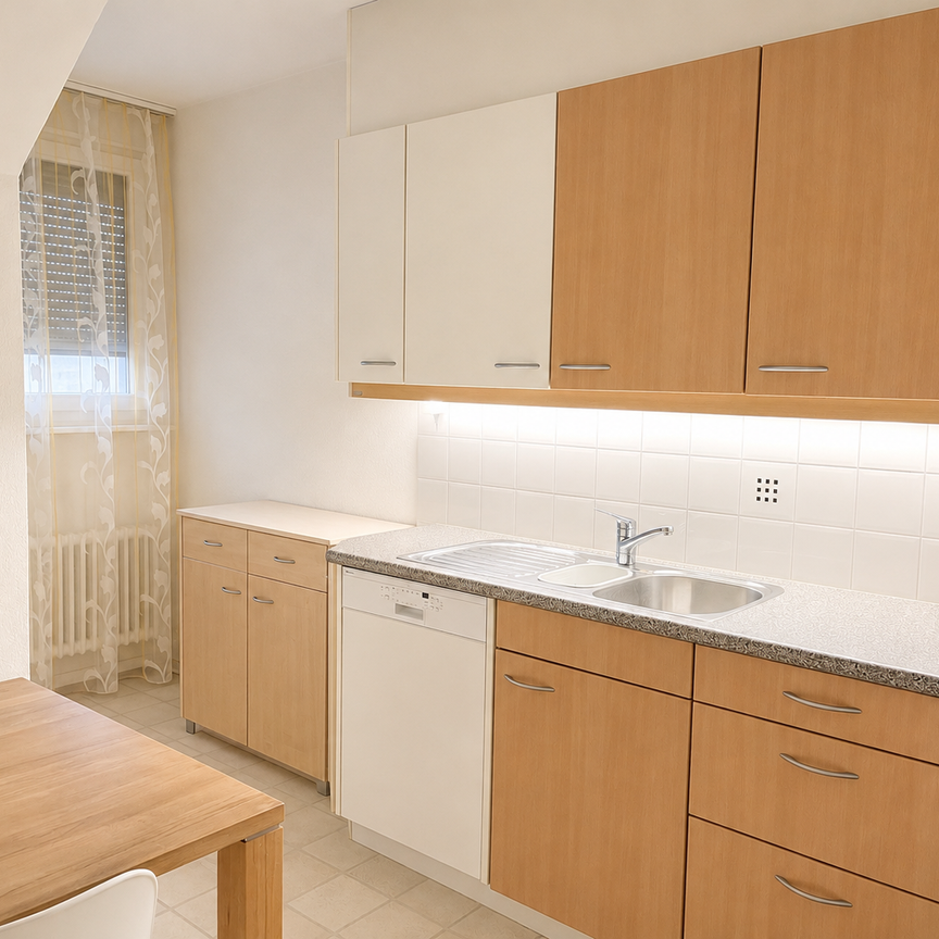 Schöne 3-Zimmer Dachwohnung mit Balkon an zentraler Lage in Riehen - Foto 1