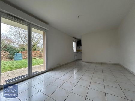 Location Appartement 2 pièces 54m² FONTENAY LE COMTE 85200 - Photo 2
