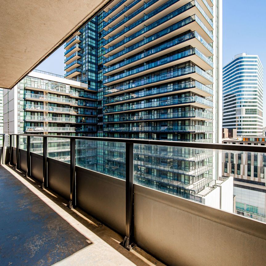 For Lease - 111 Elizabeth Street Unit# 1705, Toronto, Ontario - Photo 1