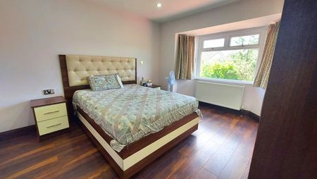 4 bed semi-detached house to rent in Rosecroft Walk, Pinner, HA5 - Photo 3