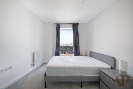 East Acton Lane, Acton - Photo 3