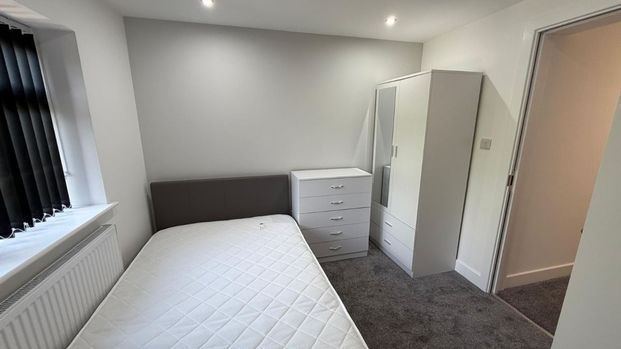Room 5, Queen Margarets Road, Coventry - Photo 1