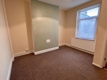 3 bedroom end of terrace house to rent - Photo 3