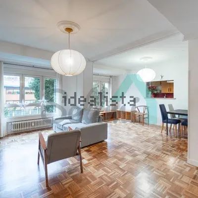 Alquiler de piso en Avenida Hermanos Menéndez Pidal - Photo 1