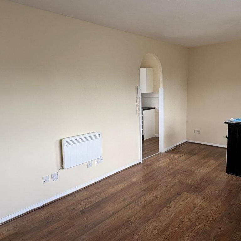 2 bedroom block of apartments to rent - Photo 1