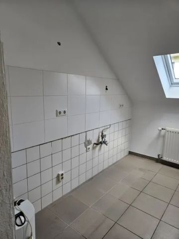 Moderne Dachgeschosswohnung in ruhiger Lage - Photo 2