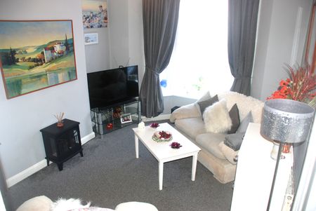 2 bedroom Flat for rent - Photo 3