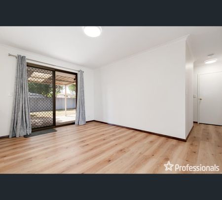 18B Doomben Court, Willetton, WA 6155 - Photo 2