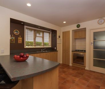 3 BEDROOM HOME BIG BACK YARD - Photo 5