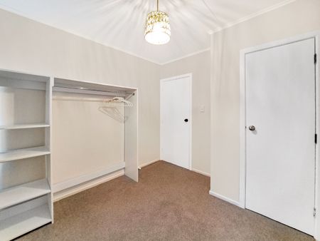Beautifully renovated 3-bedroom family home. - Photo 5