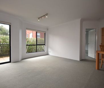 Sunny One-Bedroom Apartment in an Ideal Location - Photo 2