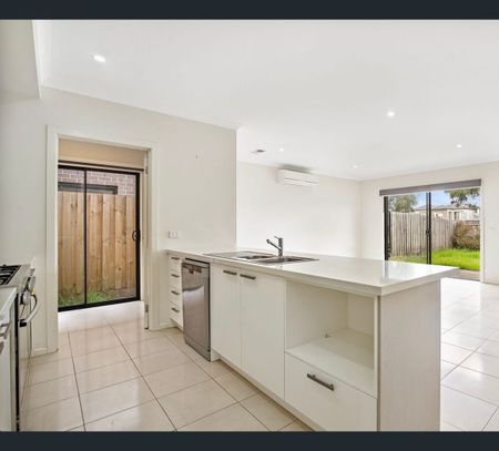 32 Linden Drive, Keysborough, Vic 3173 - Photo 3