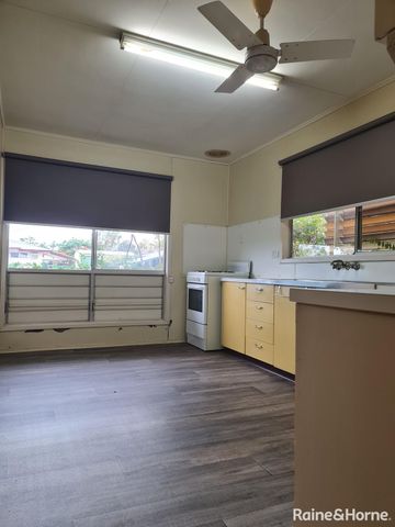 THREE BEDROOM HOME WITH AC THROUGHOUT AND DOUBLE BAY SHED - Photo 4