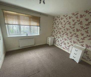 10 Whisperwood Close, S44 - Photo 2