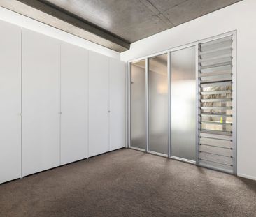 Stylish Ground-Floor Apartment with Private Garden Terrace - Photo 5