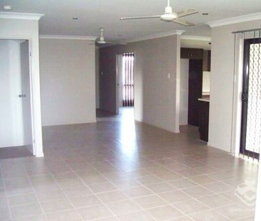 Quiet spacious family home - Photo 2