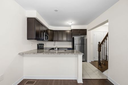 For Lease - 101 McAlister Avenue, Richmond Hill, Ontario - Photo 2