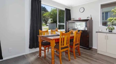 Modern and sunny stand alone house - perfect for a family: - Photo 3