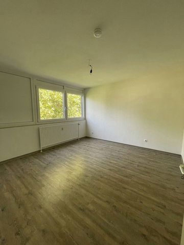 Tapezierte Wohnung mit Balkon in Familienfreundlicher Umgebung - Photo 5