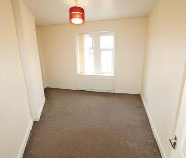 3 bedroom end of terrace house to rent - Photo 2