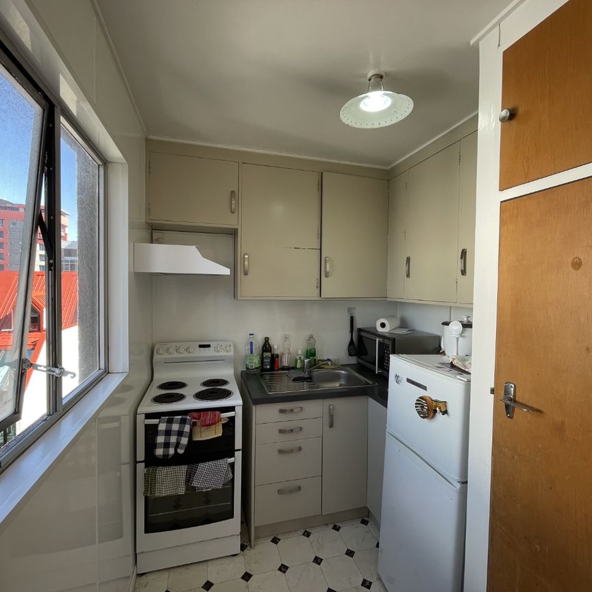 Prime Location Alert! - Photo 1