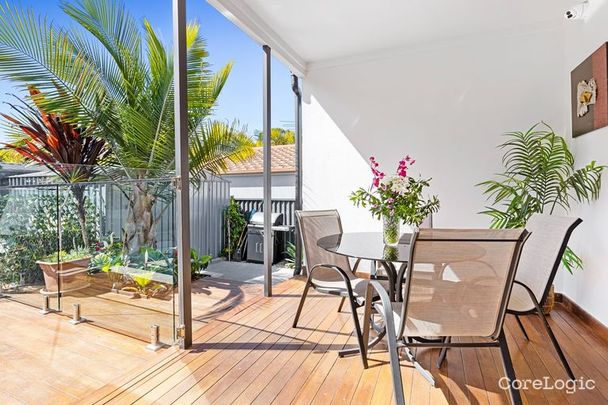 33 Inveray Avenue, Benowa QLD 4217 - Studio For Rent | Domain - Photo 1